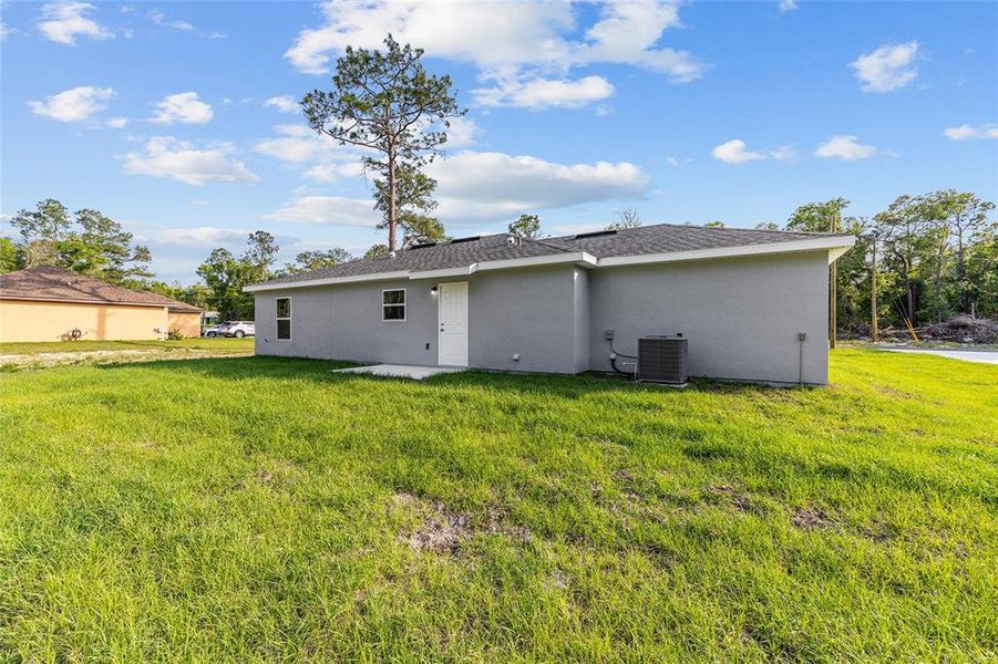 Exterior details and patio area of a home in , Ocala (Image 17).