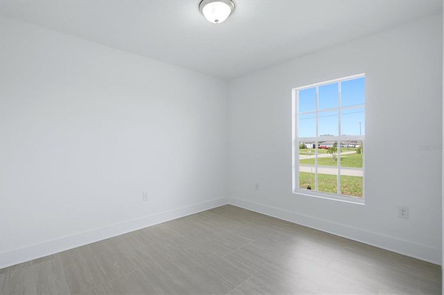 Spacious, unfurnished interior of a new home in , Cape Coral (Image 42).