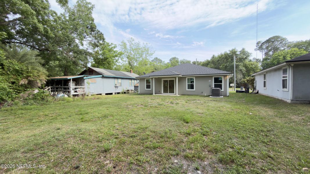 Exterior details and patio area of a home in , Jacksonville (Image 3).