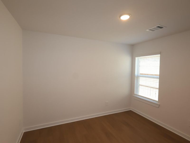 Spacious, unfurnished interior of a new home in Sorella, Tomball (Image 16).