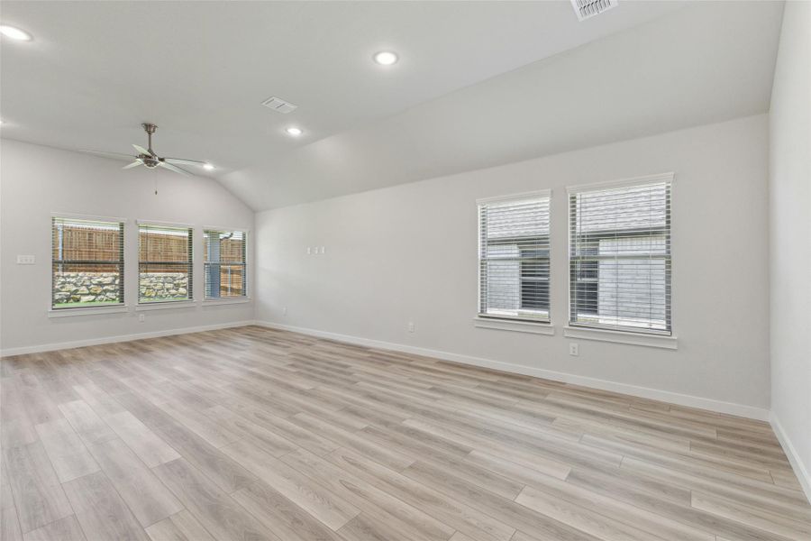 Spacious, unfurnished interior of a new home in Trinity Ranch, Elgin (Image 13). Spacious, unfurnished interior of a new home in Trinity Ranch, Elgin (Image 13).