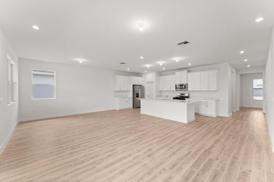 Spacious, unfurnished interior of a new home in Tradition - Cadence, Port St. Lucie (Image 12).