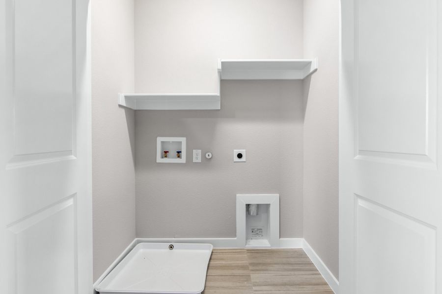 Spacious, unfurnished interior of a new home in Wildridge, Oak Point (Image 46).