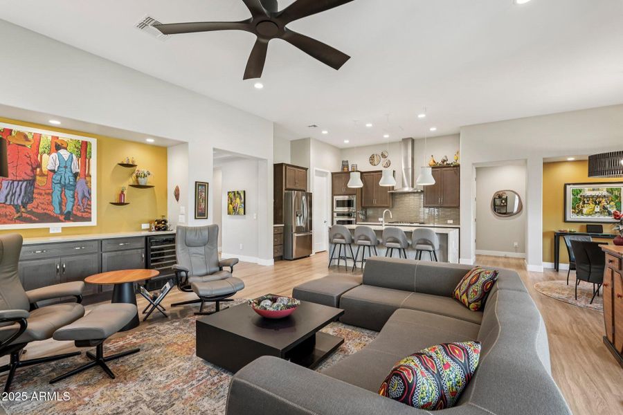 13-web-or-mls-W La Reata Ave-S1709-013