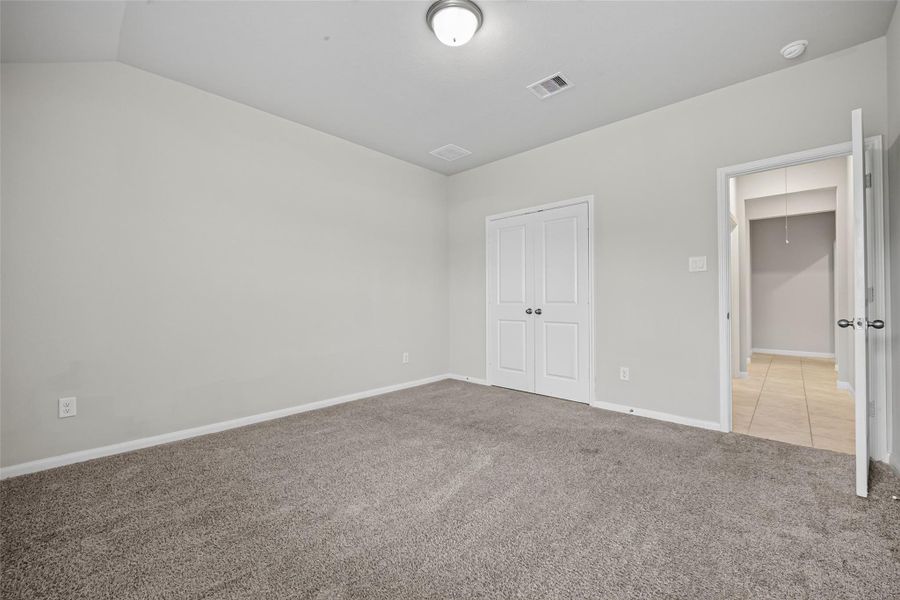 Spacious, unfurnished interior of a new home in , Texas City (Image 24).