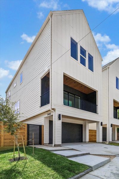 Front exterior of a new home in , Houston, TX, highlighting curb appeal (Image 19).