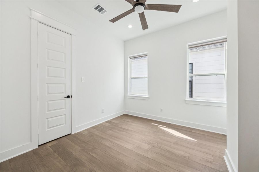 Spacious, unfurnished interior of a new home in Heights Estates, Houston (Image 14).