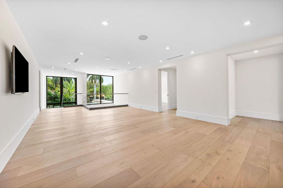 Spacious, unfurnished interior of a new home in , Boca Raton (Image 65).