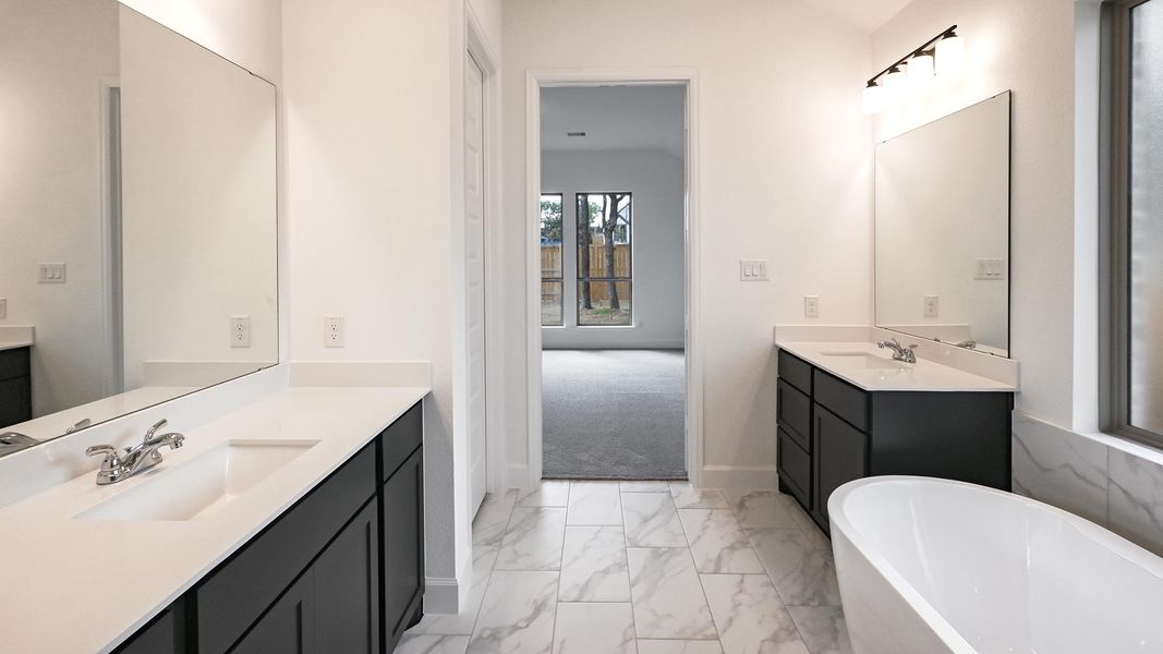 Furnished interior view inside a new home in 6 Creeks 45', Kyle (Image 12).