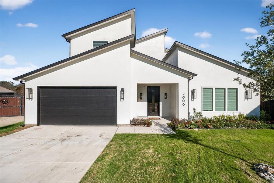 Front exterior of a new home in , Dallas, TX, highlighting curb appeal (Image 1). Front exterior of a new home in , Dallas, TX, highlighting curb appeal (Image 1).