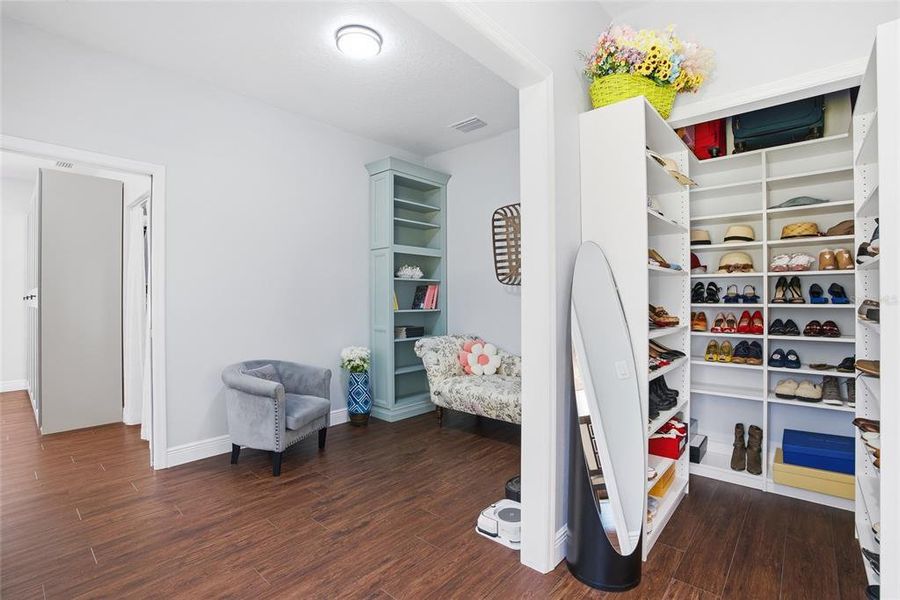 Furnished interior view inside a new home in , Spring Hill (Image 24).