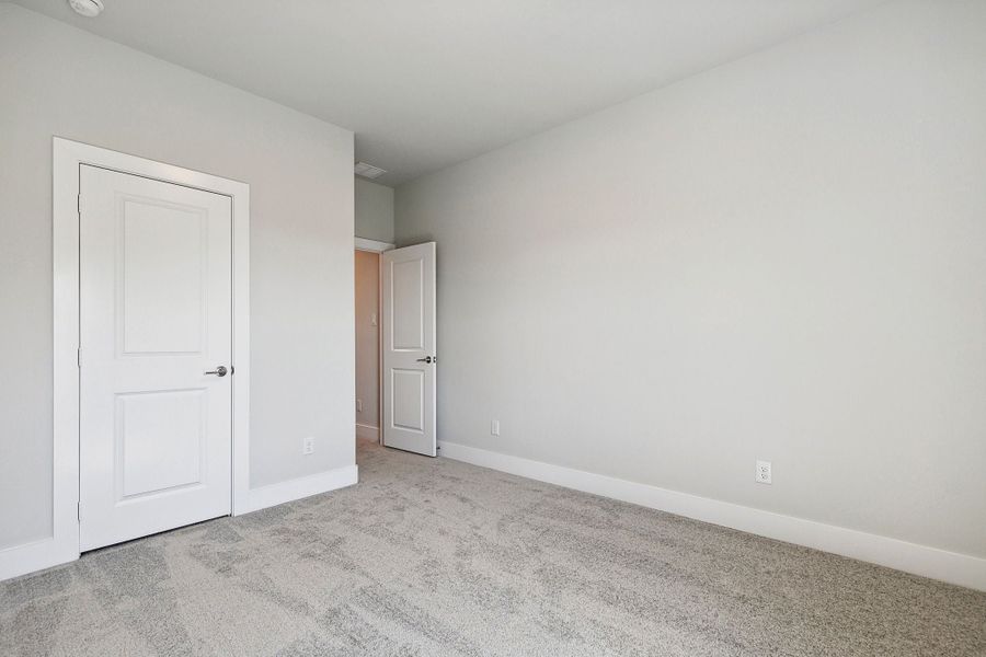Spacious, unfurnished interior of a new home in Dove Hollow, Waxahachie (Image 29). Spacious, unfurnished interior of a new home in Dove Hollow, Waxahachie (Image 29).