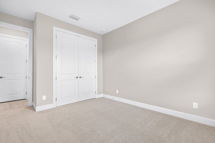 Spacious, unfurnished interior of a new home in Esplanade at Starling, Punta Gorda (Image 12).