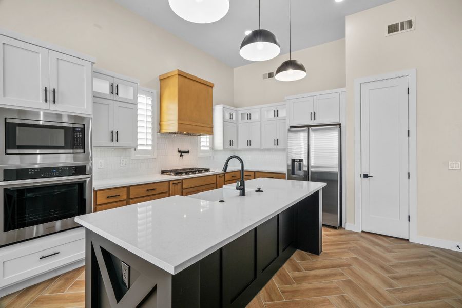 Furnished interior view inside a new home in Verdancia, El Paso (Image 15).