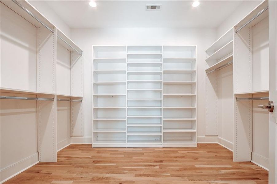 Spacious, unfurnished interior of a new home in , Atlanta (Image 24).