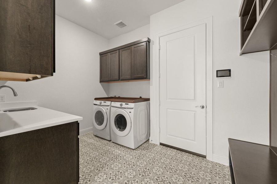 Furnished interior view inside a new home in The Highlands - 65', Porter (Image 27).