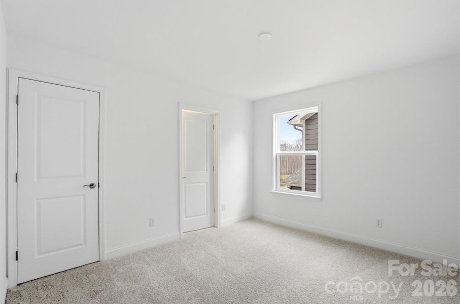 Spacious, unfurnished interior of a new home in Forest Creek, Waxhaw (Image 28).