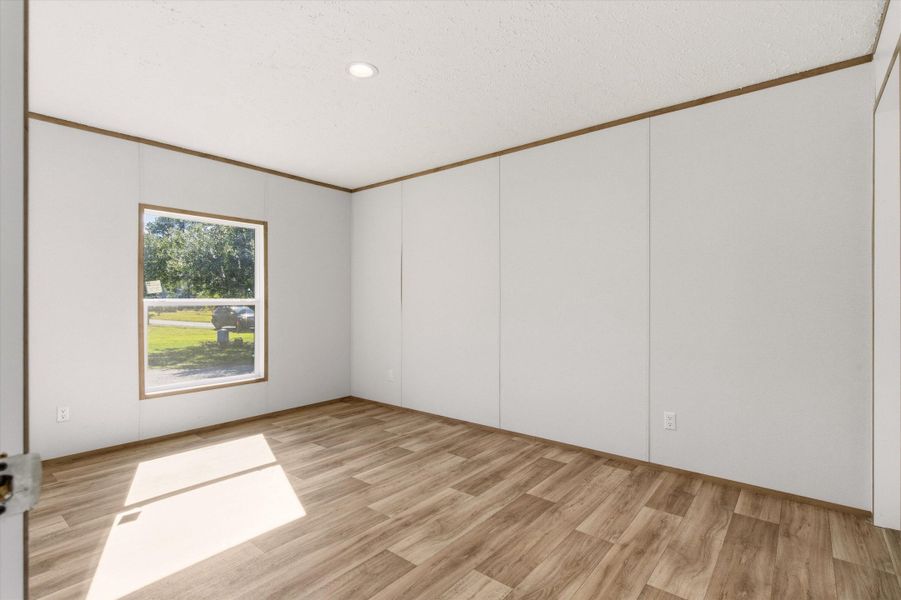 Spacious, unfurnished interior of a new home in , Goose Creek (Image 20).