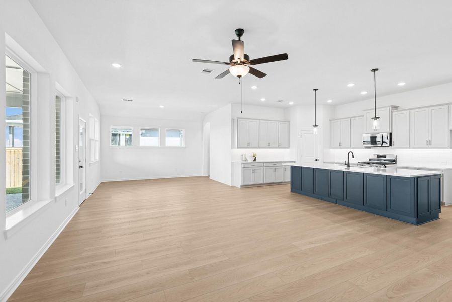 Spacious, unfurnished interior of a new home in The Grand Prairie 50’, Hockley (Image 14).