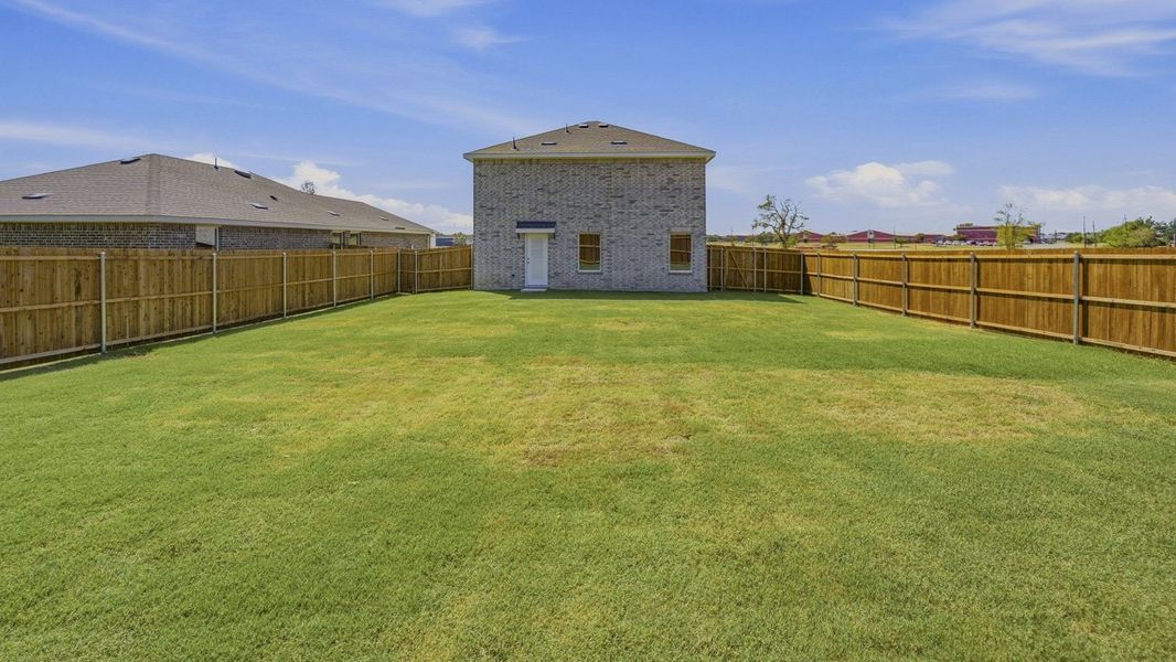 Exterior details and patio area of a home in Asher Oaks, Bonham (Image 4).
