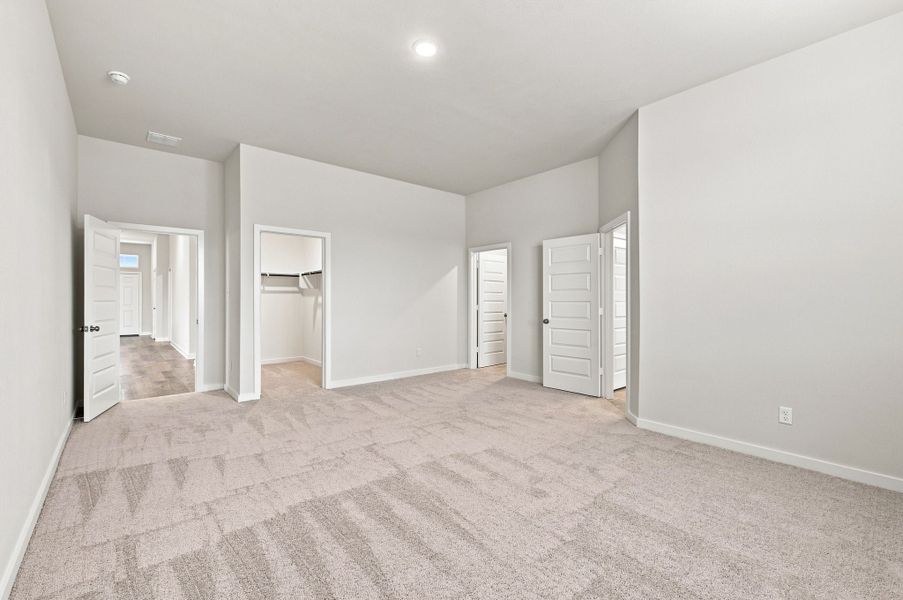 Spacious, unfurnished interior of a new home in The Reserve at Foxwood, Bryan (Image 7).