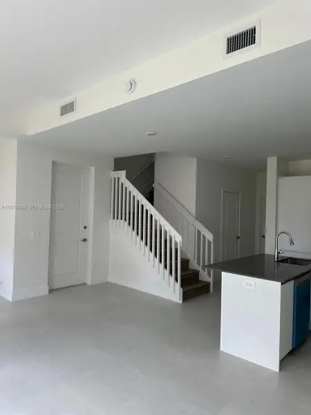 Spacious, unfurnished interior of a new home in , Homestead (Image 6).