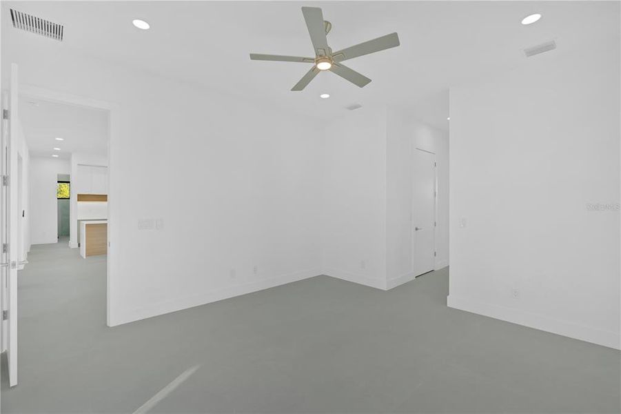 Spacious, unfurnished interior of a new home in , Port Charlotte (Image 50).