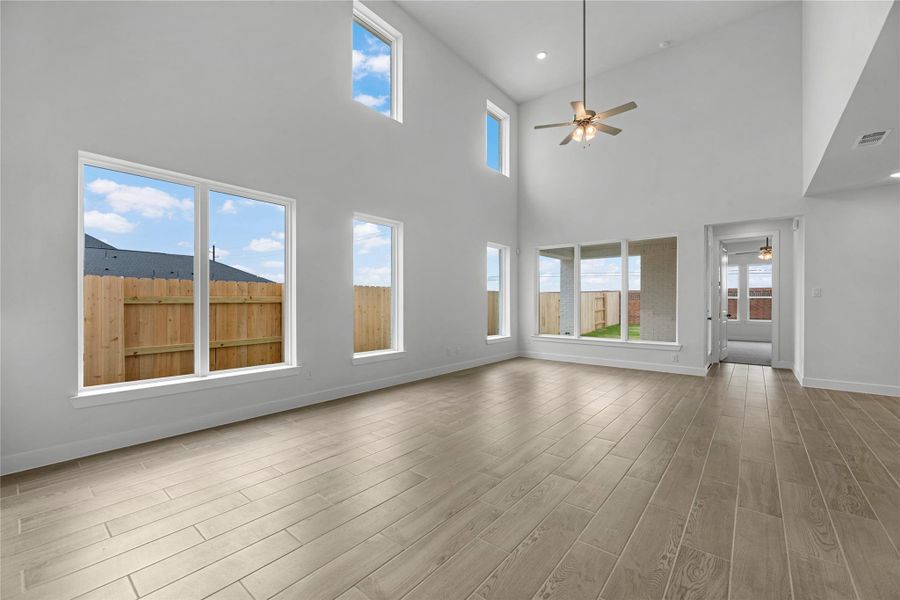 Representative image. Features, selections and colors may vary.