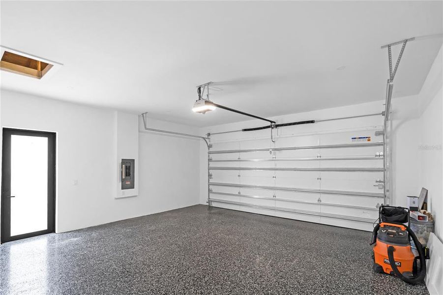 Spacious, unfurnished interior of a new home in , Cape Coral (Image 56).