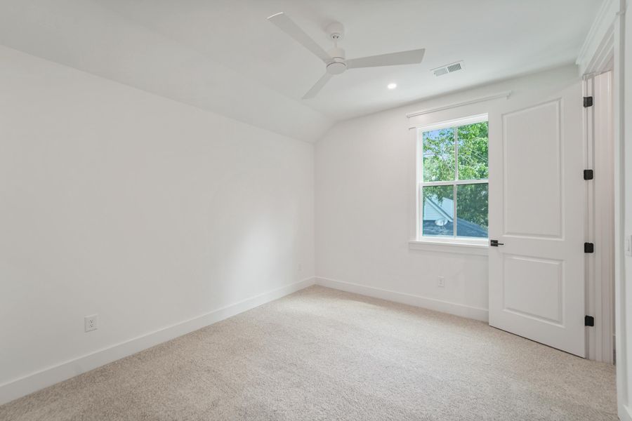 Spacious, unfurnished interior of a new home in , Hollywood (Image 18).