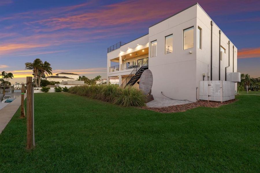 Exterior details and patio area of a home in , Longboat Key (Image 3).