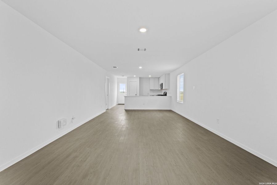 Spacious, unfurnished interior of a new home in Spring Grove, San Antonio (Image 20).
