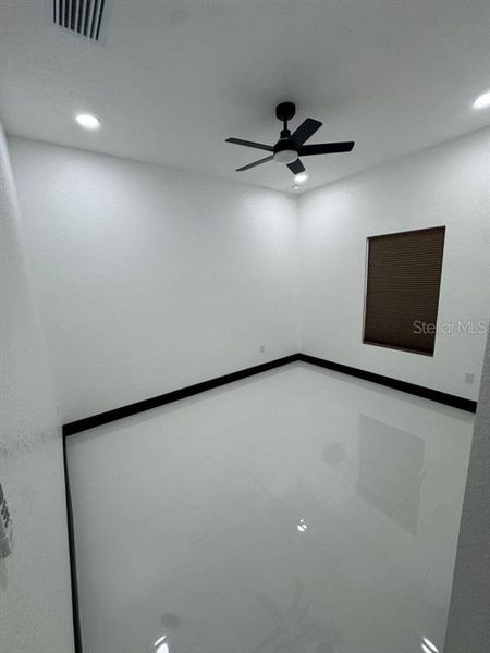 Spacious, unfurnished interior of a new home in , Belleview (Image 11).