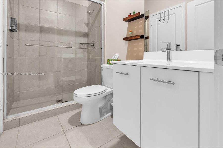 Furnished interior view inside a new home in , Miramar (Image 34).