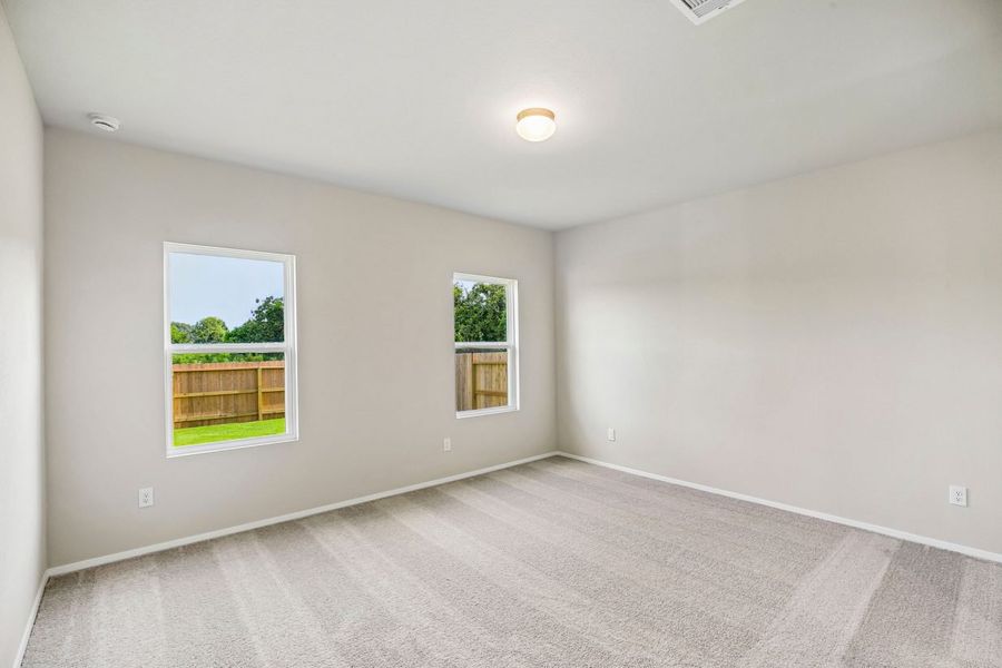 Spacious, unfurnished interior of a new home in Mustang Meadows, Waller (Image 15).