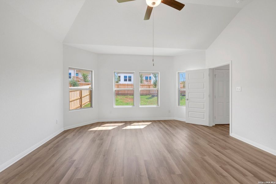 Spacious, unfurnished interior of a new home in Mesquite Ridge, San Antonio (Image 35).