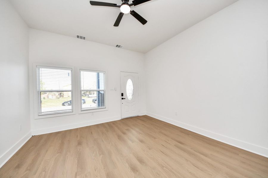 Spacious, unfurnished interior of a new home in , Houston (Image 24).
