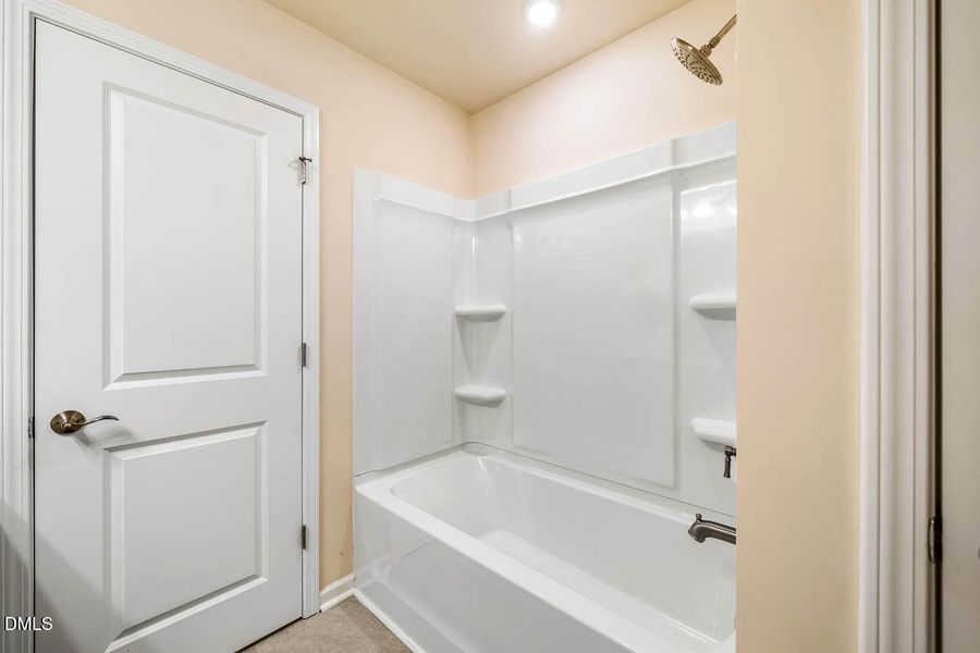 209ParkerStationAve-038