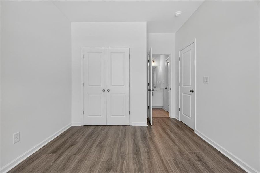 Spacious, unfurnished interior of a new home in , Athens (Image 25).