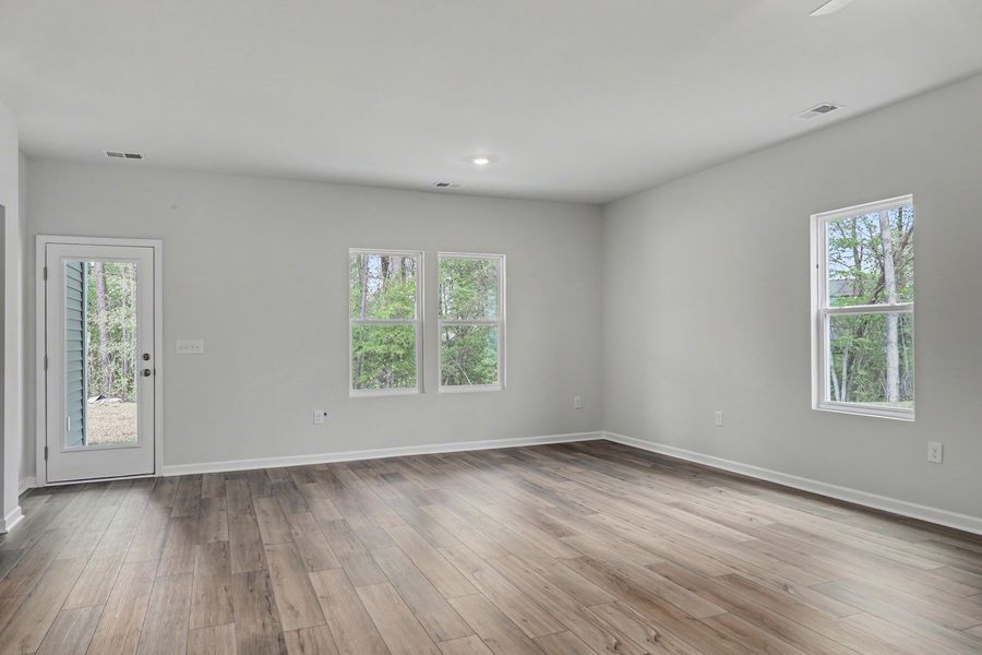 Spacious, unfurnished interior of a new home in Jordan Grove, Conway (Image 16).