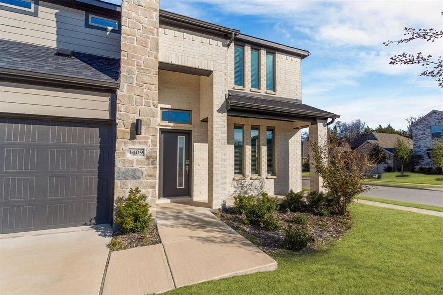 Exterior details and patio area of a home in Wolf Creek Farms, Melissa (Image 4).