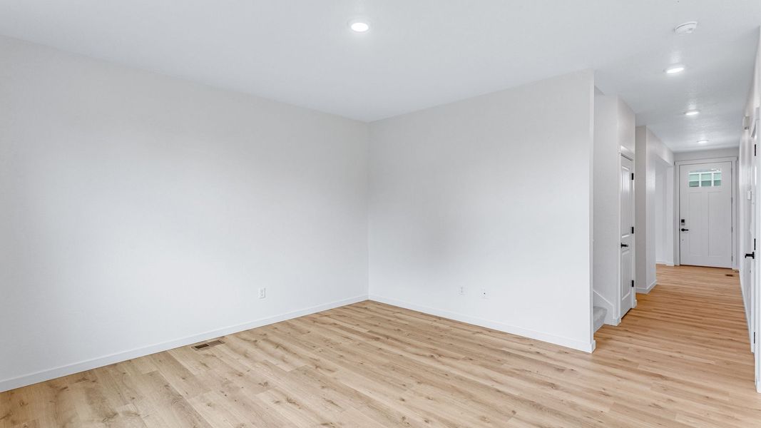 Spacious, unfurnished interior of a new home in Vista Meadows, Fort Lupton (Image 17).