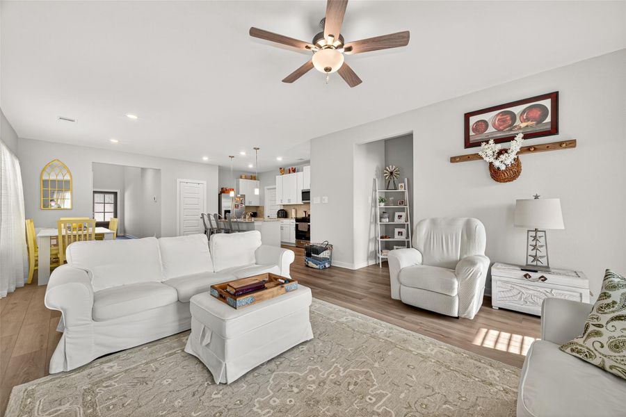 Furnished interior view inside a new home in Mavera, Conroe (Image 15). Furnished interior view inside a new home in Mavera, Conroe (Image 15).