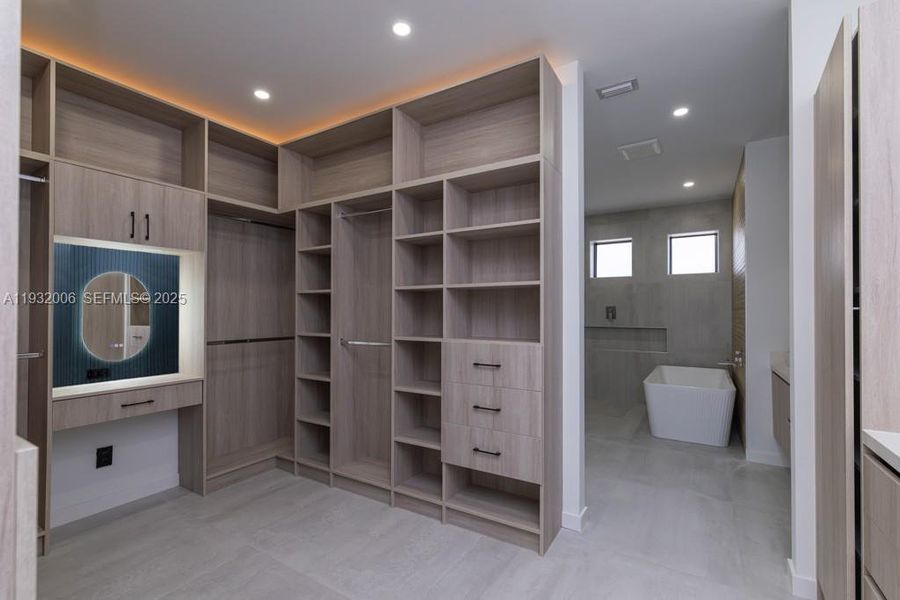 Furnished interior view inside a new home in , Cape Coral (Image 9).