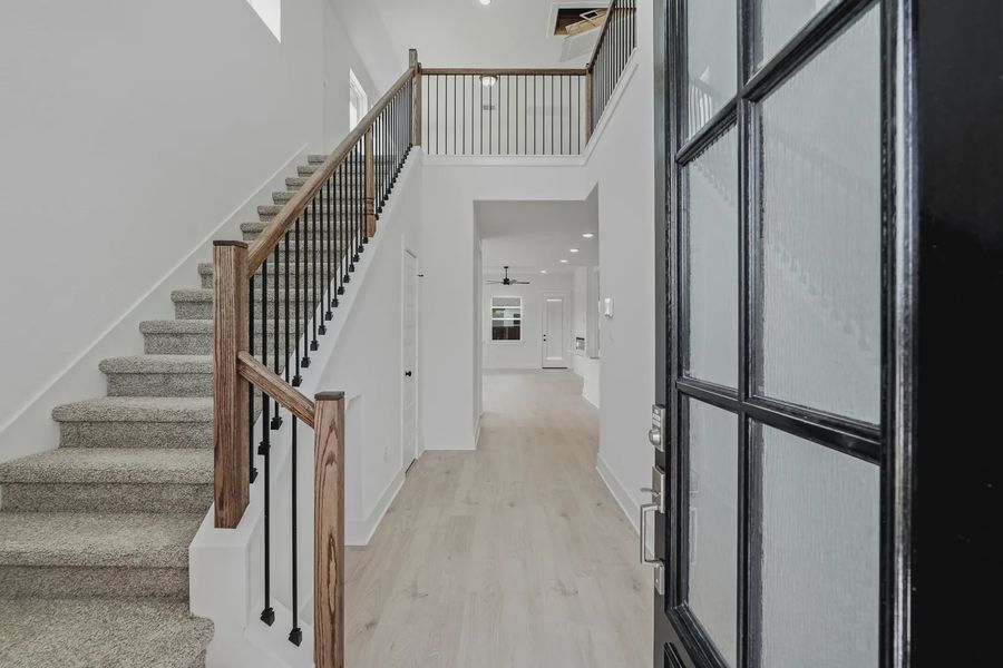 Spacious, unfurnished interior of a new home in Stillwater Ranch, San Antonio (Image 16).