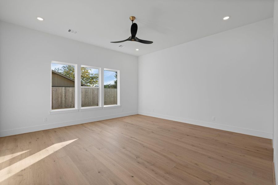Spacious, unfurnished interior of a new home in , Houston (Image 38).