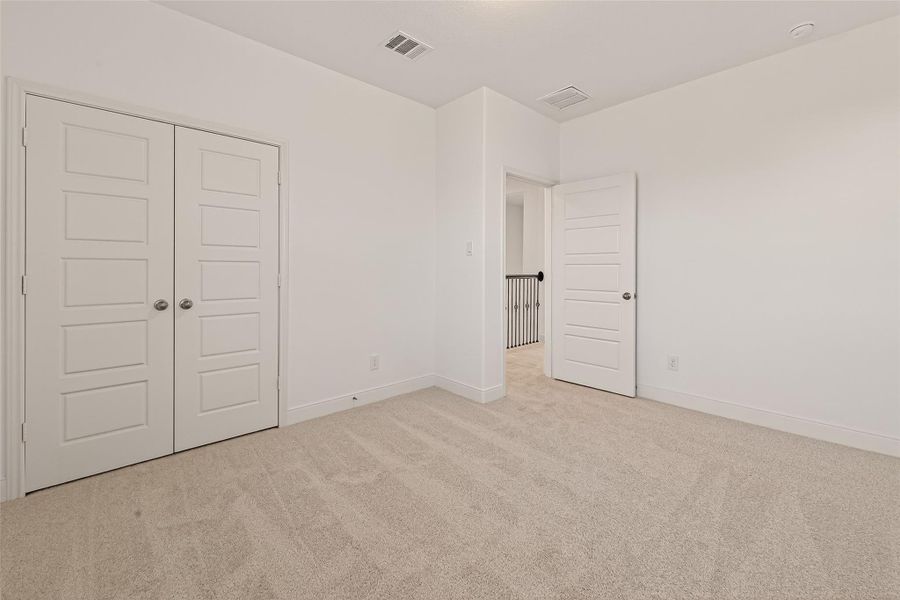 Spacious, unfurnished interior of a new home in Lago Mar, Texas City (Image 38).