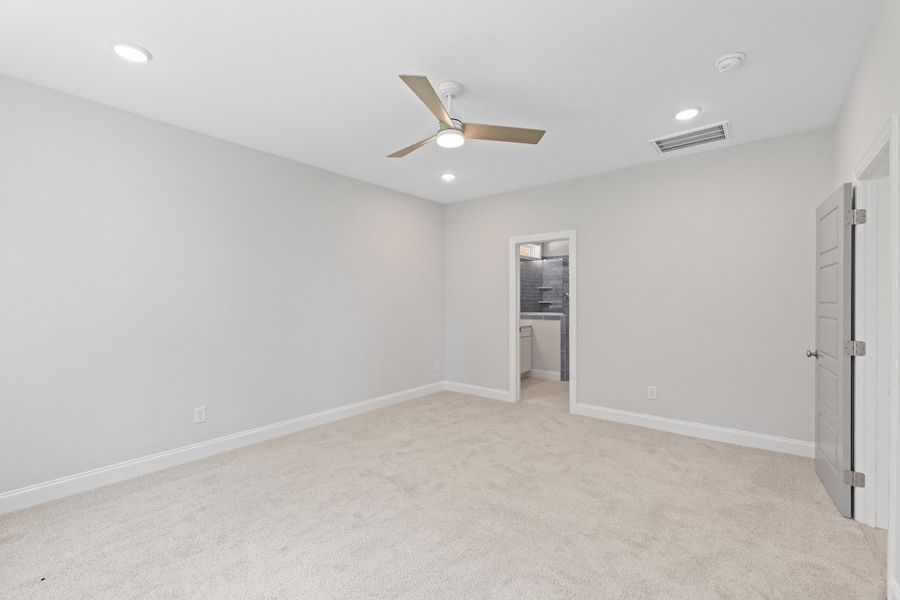 Representative unfurnished interior of a home built from the The Ellery by RobuckHomes in Baylee Ridge, Selma (Image 108).