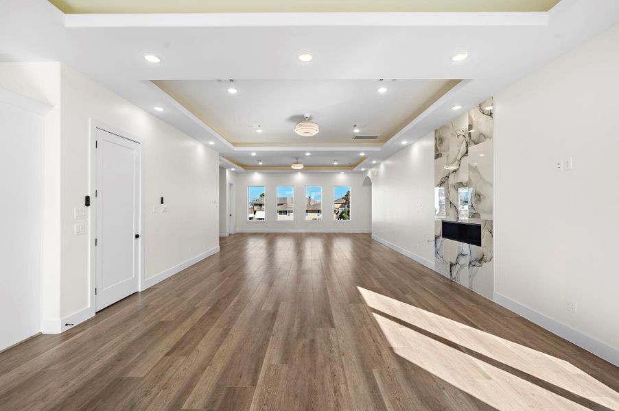 Spacious, unfurnished interior of a new home in , Tiki Island (Image 24).