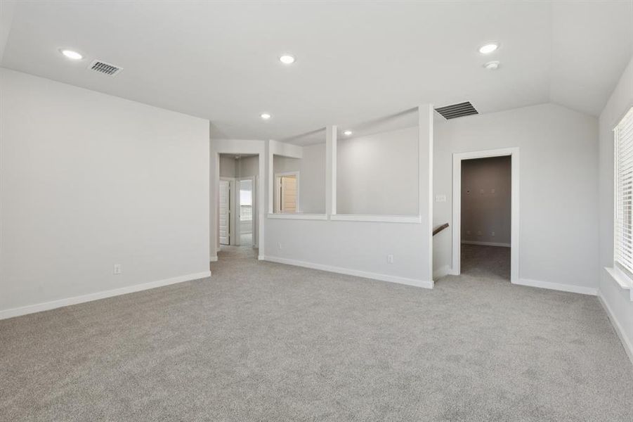 Spacious, unfurnished interior of a new home in Windmore, Princeton (Image 30).
